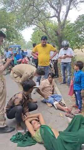 दर्दनाक हादसा हो गया 1 लड़के की वजह से3 bake ka हुआ एक्सीडेंट pandpar पावर हाउस के पास अमिला रोड पर #ghosilivenews
