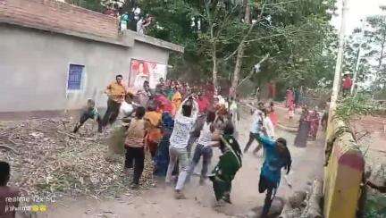 जमीन विवाद में खूब चली लाठी और पत्थर, सोशल मीडिया में वायरल हुआ