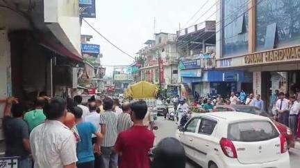 हमीरपुर: हमीरपुर में केसीसी बैंक के सामने जूत्तों और चप्पलों की दुकान में घुसा बारहसिंगा