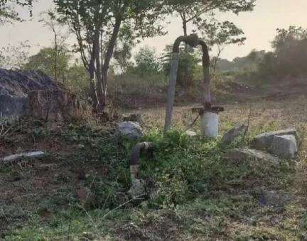 కుప్పం: కుప్పం :  ఎండిపోయిన త్రాగునీటి బోరు : అధికారులు స్పందించండి