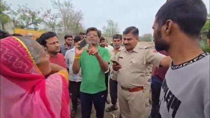 विजयनगर: विजयनगर के वार्ड-24 में गंदा नाला जाम होने के कारण घरों में घुसा गंदा पानी, लोगों ने स्टेट हाईवे किया जाम #Jansamasya