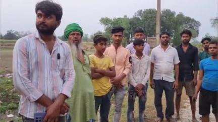 जमुनहा: बदला चौराहा पर तालाब में जा रहा पनीर फैक्ट्री का पानी जानवरों के लिए जानलेवा, लोगों को सांस लेने में परेशानी#jansamasya