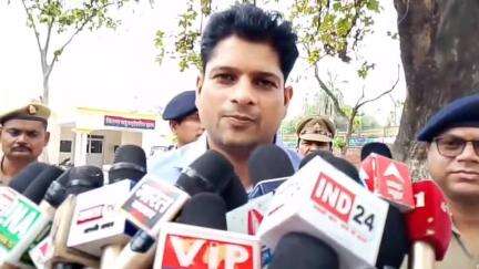 #रायबरेली Dial 112 को मिली 10 PRV मोटरसाइकिल को पुलिस कार्यालय परिसर से एसपी ने हरी झंडी दिखाकर रवाना किया,सुनें वक्तव्य