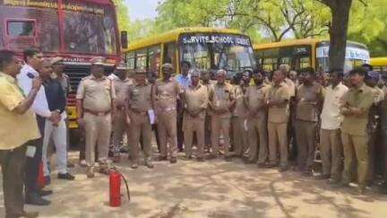 தூத்துக்குடி: வட்டார போக்குவரத்து அலுவலகத்தில் பள்ளி வாகனங்கள் ஆட்சியர் ஆய்வு வாகனத்தில் பெண் பணியாளர்கள் கட்டாயம் இருக்க வேண்டும் என உத்தரவு