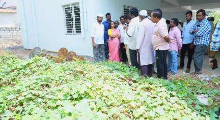 గుంటూరు: పశ్చిమ నియోజకవర్గంలోని మౌలానా అబుల్ కలాం ఆజాద్ షాదీ ఖానా ను పరిశీలించిన ఎమ్మెల్యే గళ్ళ మాధవి