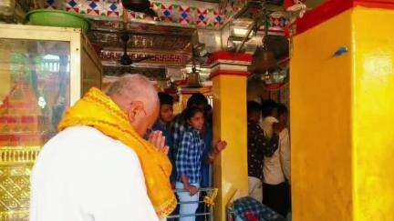 राजगढ़: राजगढ़ सांसद रोडमल नागर ने नलखेड़ा स्थित माँ भगवती श्री बगलामुखी माता जी के दर्शन कर पूजा अर्चना की