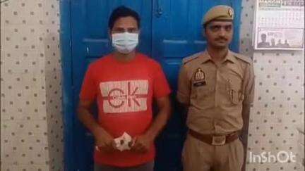 धौलाना: गांव मुकीमपुर तिराहे के पास पुलिस ने गैंगस्टर एक्ट में फरार बदमाश को तमंचे के साथ किया गिरफ्तार