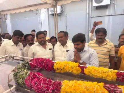 కమలాపురం: మాజీ ఎమ్మెల్యేకు నివాళులర్పించిన: ఎమ్మెల్యే పుత్తా కృష్ణ చైతన్య రెడ్డి