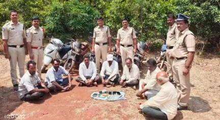 జహీరాబాద్: హోతి కె శివారులో పేకాట శిబిరంపై దాడి, ఏడు మందిని అదుపులోకి తీసుకున్న పోలీసులు