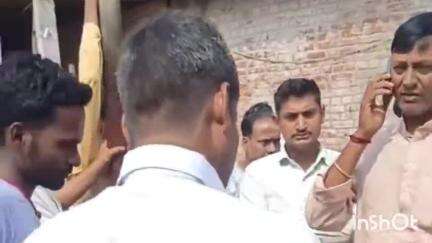 करपी: मखमिलपुर में पेड़ से गिरकर युवक की हुई मौत, RLM प्रदेश महासचिव ने दी सांत्वना और आर्थिक मदद