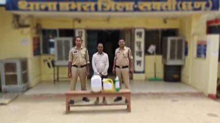 डभरा पुलिस ने 22 लीटर कच्ची महुआ शराब के साथ एक आरोपी को किया गिरफ्तार