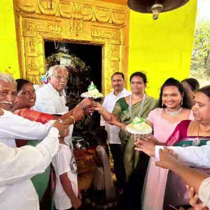 ఉరవకొండ: అనంతపురం జిల్లా కరుట్లపల్లిలో జరిగిన అక్కమ్మ జాతరలో పాల్గొన్న అనంతపురం అర్బన్ ఎమ్మెల్యే దగ్గుపాటి వెంకటేశ్వర ప్రసాద్