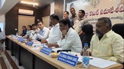 మామిడి రైతులను ఆదుకుంటాం చిత్తూరు జిల్లా ఇన్చార్జి మంత్రి మండపల్లి రాంప్రసాద్ రెడ్డి