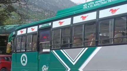 कल्पा: किन्नौर के रिकांग पीओ में निजी बस चालकों ने किया स्ट्राइक, सवारियों को हुई दिक्कतें