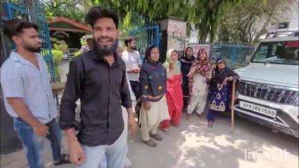 जसराना: वार्ड नंबर 56 उर्दू नगर के लोगों ने नगर निगम में जल भराव और सड़क न बनने से परेशान होकर किया विरोध प्रदर्शन
#jansamasya