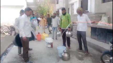 मानवत: शहरातील गालिब नगरात पाणीटंचाईचा प्रश्न गंभीर नागरिकांनी केली तीव्र  नाराजगी व्यक्त #Jansamasya