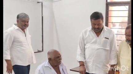 విభిన్న ప్రతిభావంతులకు ఆరు లక్షల 30 వేల రూపాయల విలువగల బ్యాటరీ ఆపరేటర్ సైకిల్ ను పంపిణీ చేసిన జిల్లా ఇన్చార్జి మంత్రి