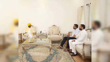 ਫਾਜ਼ਿਲਕਾ: ਫਾਜ਼ਿਲਕਾ ਤੇ ਜਲਾਲਾਬਾਦ ਦੇ ਵਿਧਾਇਕਾਂ ਨੇ ਮੁੱਖ ਮੰਤਰੀ ਭਗਵੰਤ ਮਾਨ ਨਾਲ ਕੀਤੀ ਮੁਲਾਕਾਤ, 79 ਕਰੋੜ ਦੇ ਪ੍ਰੋਜੈਕਟਾਂ ਦੇ ਲਈ ਕੀਤਾ ਧੰਨਵਾਦ