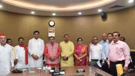 शोहरतगढ़: लखनऊ में परिवहन विभाग द्वारा आयोजित यातायात की स्थाई समिति की बैठक में विधायक विनय वर्मा ने लिया हिस्सा