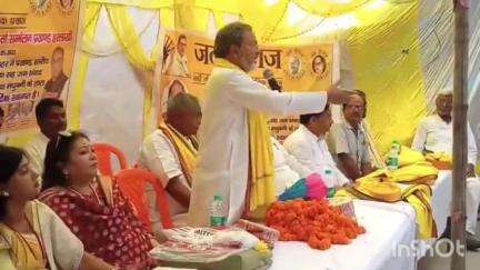हरलाखी: फुलहर गांव में कार्यक्रम को संबोधित कर रहे हैं जन सुराज के प्रदेश अध्यक्ष मनोज भारती
