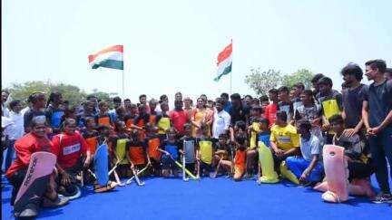 నక్కపల్లి:లోహాకీ మైదానాన్ని ప్రారంభించిన మంత్రి వంగలపూడి అనిత