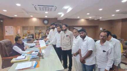 परभणी: पाथरी नगरपरिषदेत  झालेल्या भ्रष्टाचाराच्या चौकशीसाठी माजी आमदार बाबाजानी दुराणी शिष्टमंडळाचे जिल्हाधिकाऱ्यांना निवेदन