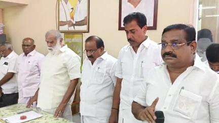 திண்டுக்கல் கிழக்கு: கலைஞர் அரங்கில் கிழக்கு மற்றும் மேற்கு மாவட்ட திமுக செயற்குழு கூட்டம் நடைபெற்றது
