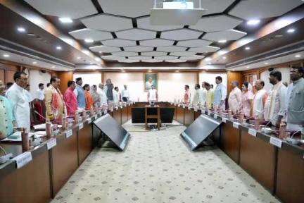इछावर: इछावर विधायक करण सिंह वर्मा भोपाल कैबिनेट बैठक में शामिल हुए, मुख्यमंत्री से चर्चा की