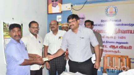மன்னார்குடி: மன்னார்குடி வட்டாட்சியர் அலுவலகத்தில் நடைபெற்ற வருவாய் தீர்வாய கணக்கு முடிப்பு முதல் நாள் நிகழ்ச்சி மாவட்ட ஆட்சியர் தலைமையில் நடைபெற்றது