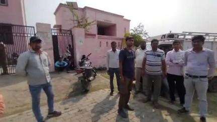 महोली: नवगवां मुसब्बरपुर में दहेज लोभी ससुराल वालों ने विवाहिता की हत्या कर घर से फरार, पुलिस पर भी गंभीर आरोप