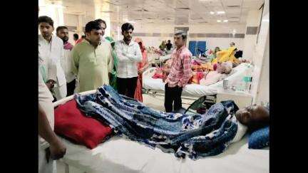 करहल: जमीनी विवाद में दबंगों द्वारा गोली मारे जाने के बाद घायल का सपा विधायक ने सैफई में जाना हाल
