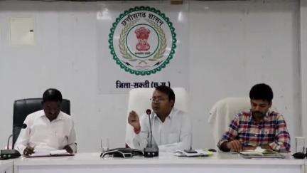 कलेक्टर ने ली साप्ताहिक समय सीमा की बैठक
