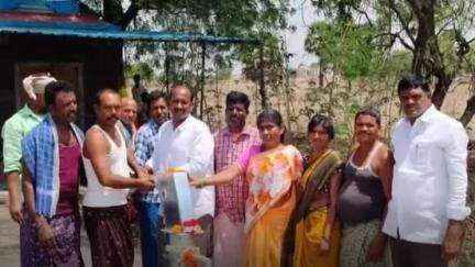 పత్తికొండ: పత్తికొండలో  నాగమ్మ దేవాలయంలో బోరింగ్ ను ప్రారంభించిన మండల ప్రజా పరిషత్ అధ్యక్షురాలు నారాయణదాసు