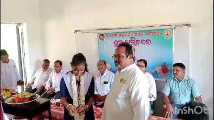 ଅତାବିରା: ମାଟ୍ରିକ ପରୀକ୍ଷାରେ ବ୍ଲକ ଟପ୍ଫର ହୋଇଥିବା ଛାତ୍ରୀଙ୍କୁ ସରସ୍ବତୀ ଶିଶୁ ବିଦ୍ୟାମନ୍ଦିରରେ  ସ୍ବାଗତ ସମ୍ବର୍ଦ୍ଦନା