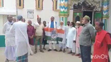 मधेपुर: मधेपुर में कांग्रेस कार्यकर्ताओं के घरों पर लगाया गया पार्टी का झंडा, ज्योति झा ने किया नेतृत्व