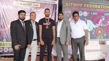 कुर्था: जयपुर में मास रेसलिंग में कुर्था के इरफान ने जीता स्वर्ण पदक, कुर्था वासी खुश