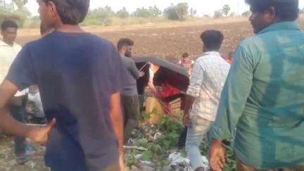 రాజమండ్రి సిటీ: అన్నదేవరపేట లో ఆటో బోల్తా, నలుగురికి గాయాలు