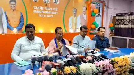 মোহনপুর: জোট জামানা এবং বাম আমলে সরকারি চাকরি বাতিল এবং অগণতান্ত্রিক ব্যবস্থা নিয়ে BJP রাজ্য কার্যালয়ে সরব BJP-র রাজ্য সভাপতি