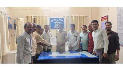 मालेगाव: जैन मुनीच्या फोटोवर आमदार नितेश राणेचे तोंड लावून अवमान केल्याप्रकरणी समाज बांधवांचे मालेगाव पोलिसांना निवेदन
