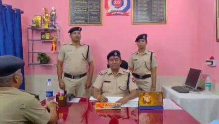 সালানপুর: বার্নপুর স্টেশনে রেল পুলিশের তাৎপরটায় এক যাত্রীকে ট্রেনের দুর্ঘটনার হাত থেকে বাঁচিয়ে নিলো