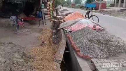 पलिया: मामूली बारिश में पटिहन गांव में ढह गया निर्माणाधीन नाला, ग्राम पंचायत पटिहन में भ्रष्टाचार की पोल खुली