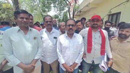 సిరిసిల్ల: పనికి తగ్గ వేతనం ఇచ్చి కార్మికుల సమస్యలను పరిష్కరించాలి: కార్మిక సంఘం నాయకుడు మూషం రమేష్