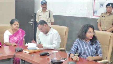 रतलाम नगर: कलेक्ट्रेट में आयोजित जिला स्तरीय जनसुनवाई में 65 आवेदनों पर हुई सुनवाई, अपर कलेक्टर ने समाधान हेतु दिए निर्देश