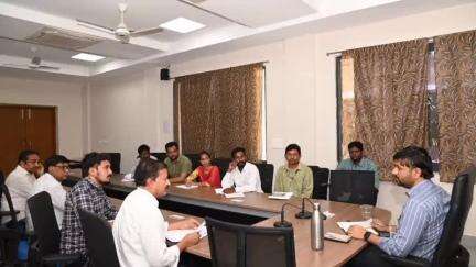 అసిఫాబాద్: జిల్లాలో ఇందిరమ్మ ఇళ్ల నిర్మాణ పనులు వేగవంతం చేయాలి: కలెక్టర్ వెంకటేష్ దోత్రే
