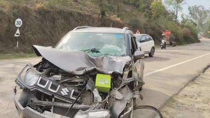 घुमारवीं: NH103 शिमला-मटौर पर डिग्री कॉलेज के समीप कलरी में मंगलवार दोपहर बाद हुआ एक सड़क हादसा