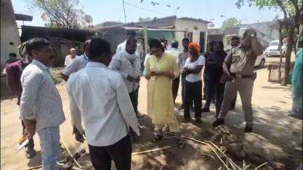 अमळनेर: सर्वांनी प्रशासनासोबत सामाजिक बांधिलकी जपा !, अमळनेरातील बैठकीत जि.प. सीईओ मीनल करनवाल यांचे आवाहन