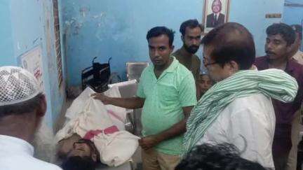 কৈলাশহর: বজ্রপাত পড়ে মৃত্যু ঘটে এক যুবকের কৈলাসহর জেলা হাসপাতালে দেখতে যায় বিধায়ক