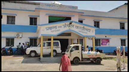 चंदवारा: कोडरमा के चंदवारा प्रखंड और हजारीबाग के चौपारण को गुरपा बिहार तक जोड़ने वाली पुलिया छतिग्रस्त 
#jansamsaya