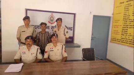 चांपा: चांपा पुलिस ने कोसमंदा गांव से नाबालिग बालिका को बहला-फुसलाकर दैहिक शोषण करने वाले आरोपी युवक को किया गिरफ्तार