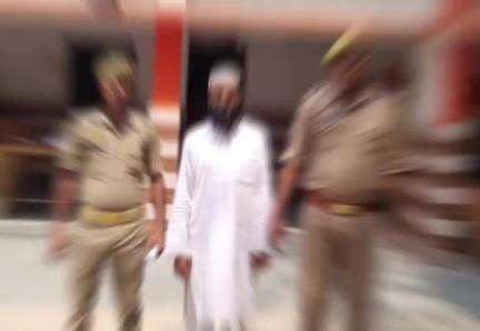 आलापुर: महिला प्रधानाचार्य की शिकायत पर मदरसा प्रबंधक गिरफ्तार, आरोपी ने संपत्ति के लिए रची साजिश का आरोप लगाया